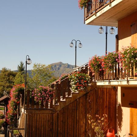Albergo Legazzuolo Montecampione Artogne Buitenkant foto