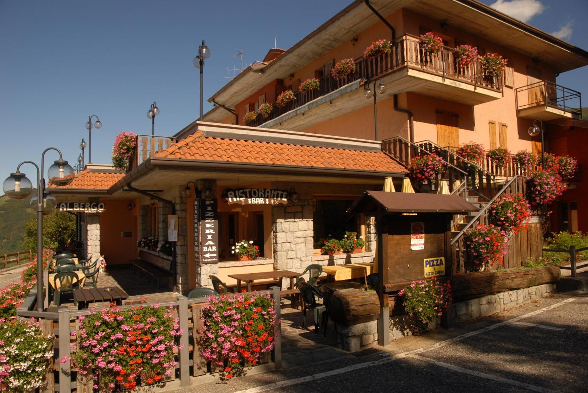 Albergo Legazzuolo Montecampione Artogne Buitenkant foto