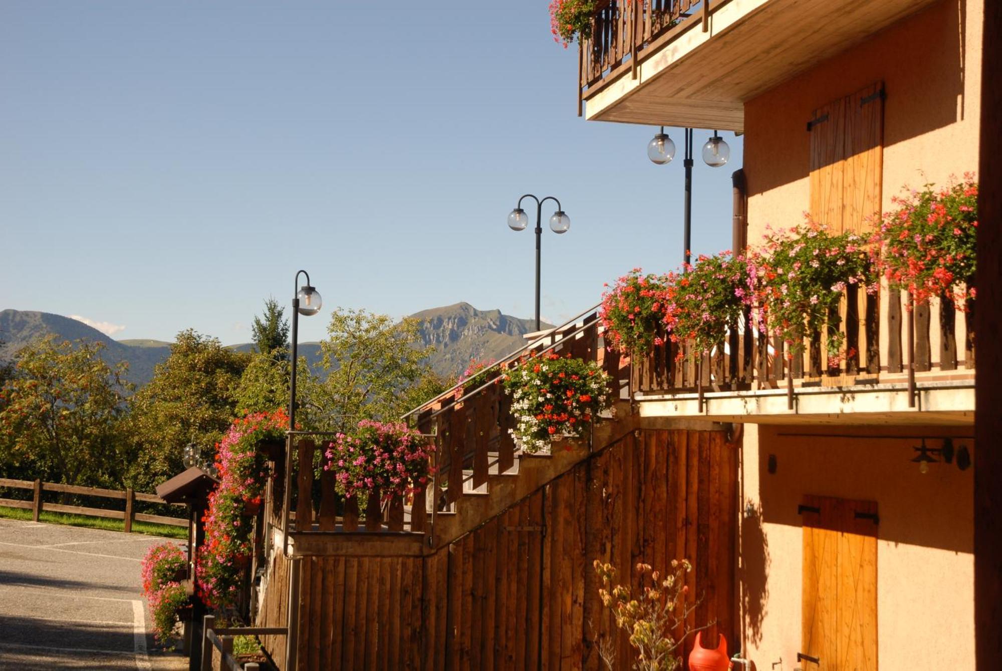 Albergo Legazzuolo Montecampione Artogne Buitenkant foto