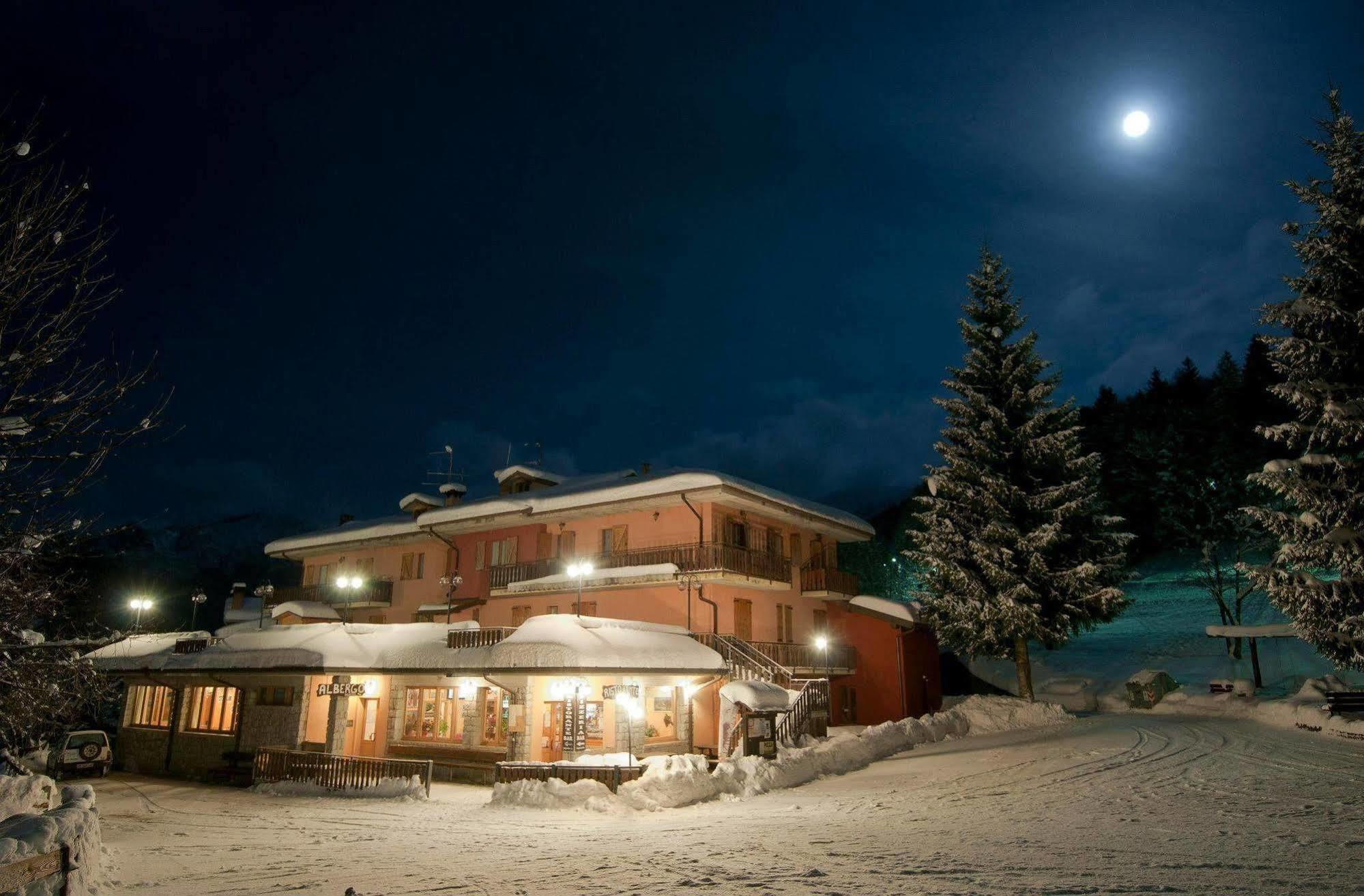 Albergo Legazzuolo Montecampione Artogne Buitenkant foto